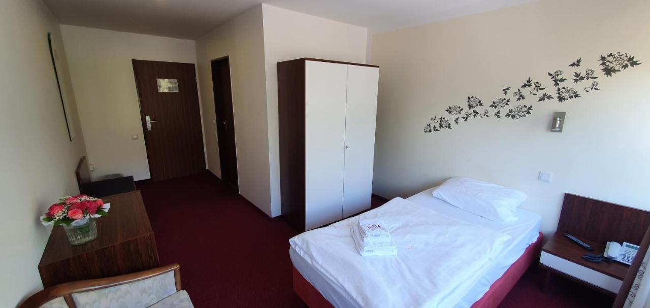 Hotel Poock Haan Extérieur photo